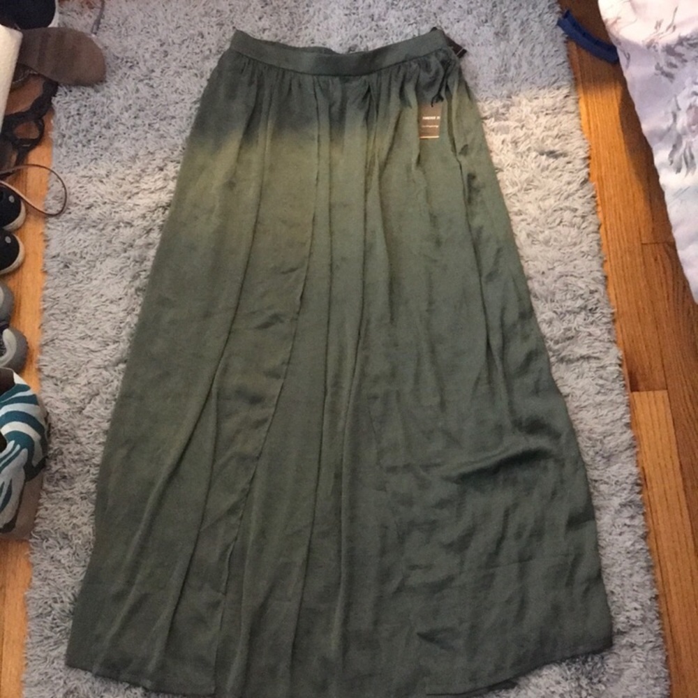 NWT 💚 Maxi Skirt w/ Front Slits